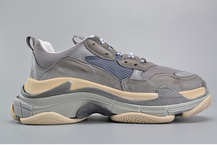 BALENCIAGA 17FW TRIPLE S WASHED SHOW SNEA GREY  MENS AED2900