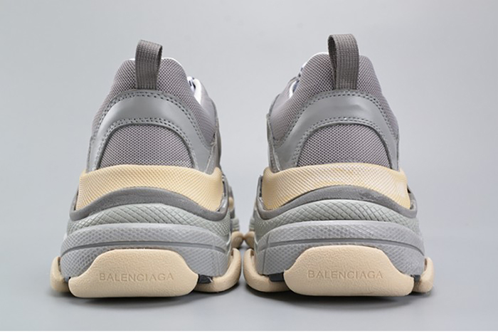 BALENCIAGA 17FW TRIPLE S WASHED SHOW SNEA GREY  MENS AED2900