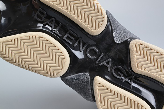 BALENCIAGA 17FW TRIPLE S WASHED SHOW SNEA GREY  MENS AED2900