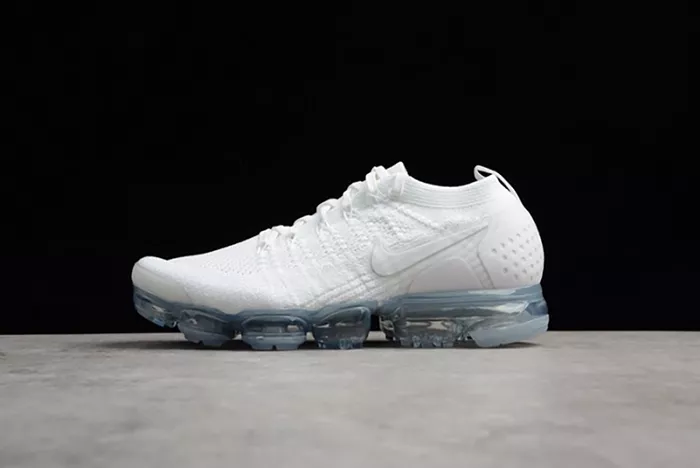 Nike Mens Air VaporMax Flyknit 2.0 Triple White 942842-100